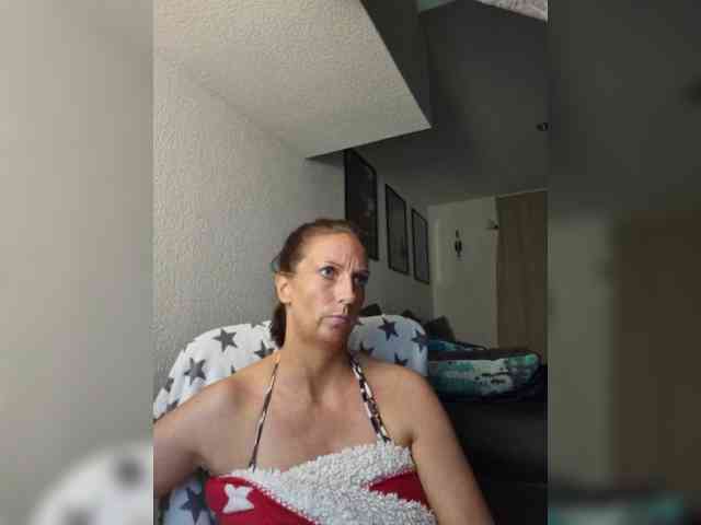 Model: Jasmin-Style