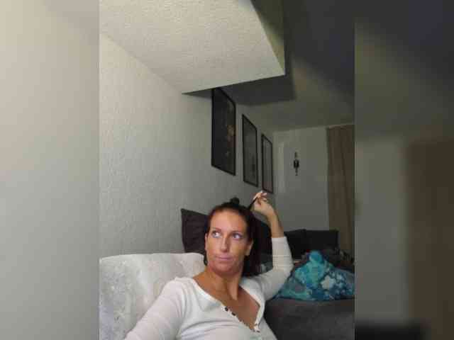 Model: Jasmin-Style