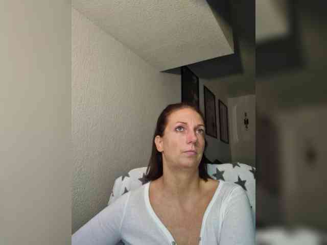 Model: Jasmin-Style