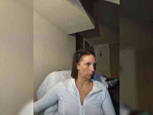 Model: Jasmin-Style