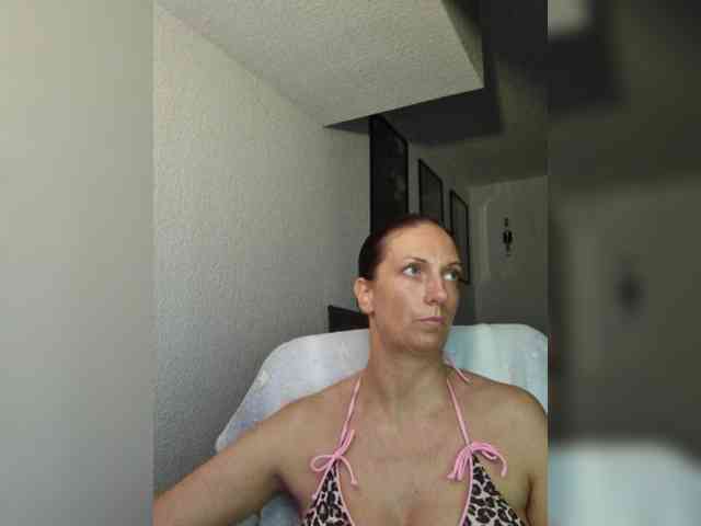 Model: Jasmin-Style