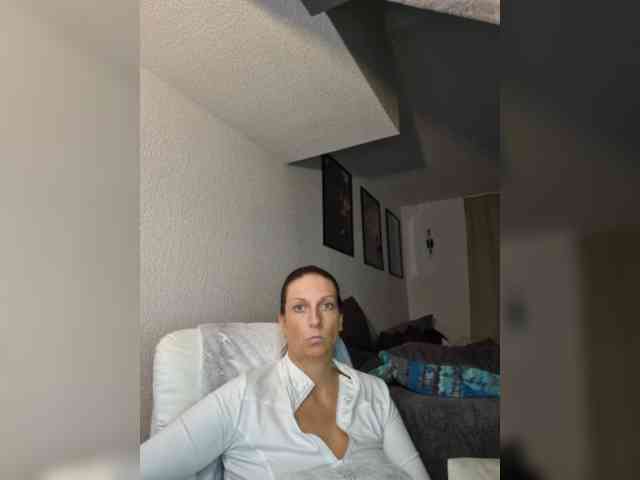 Model: Jasmin-Style