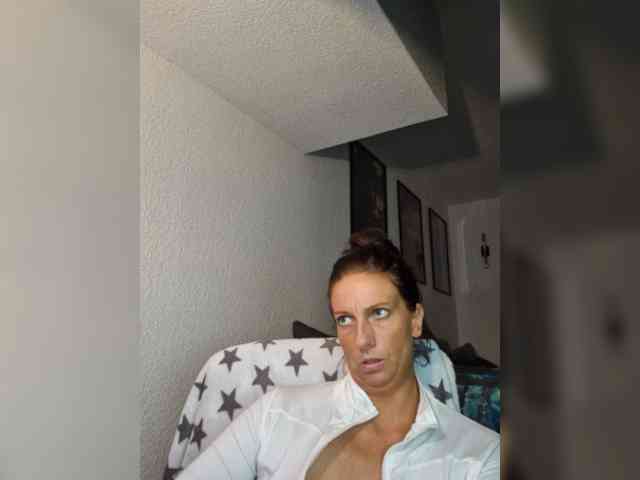 Model: Jasmin-Style