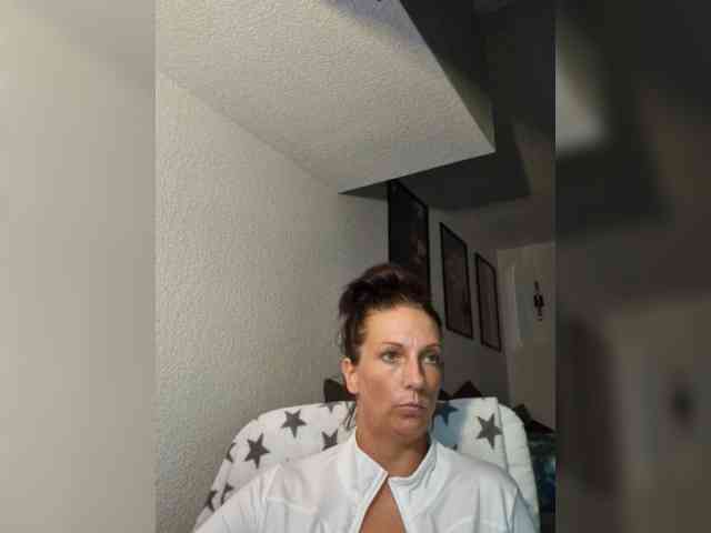 Model: Jasmin-Style