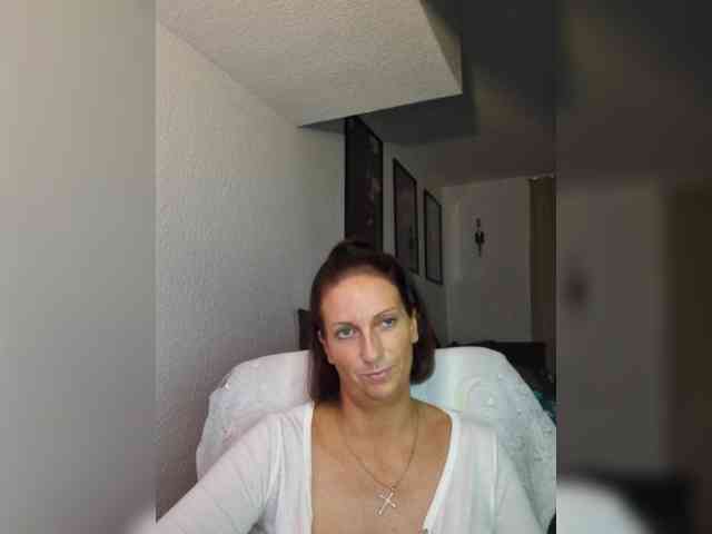 Model: Jasmin-Style
