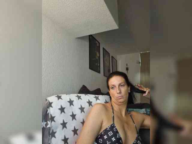 Model: Jasmin-Style