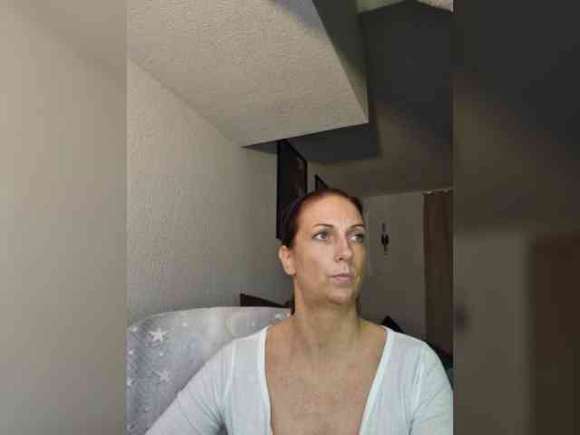 Model: Jasmin-Style