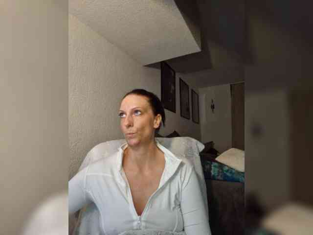 Model: Jasmin-Style