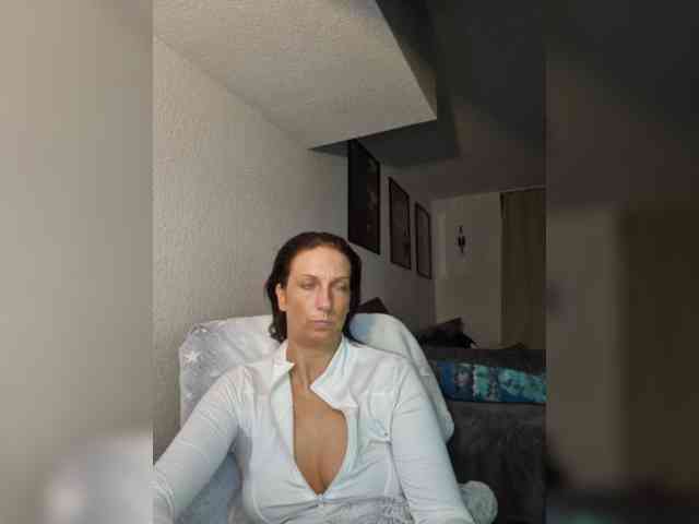 Model: Jasmin-Style