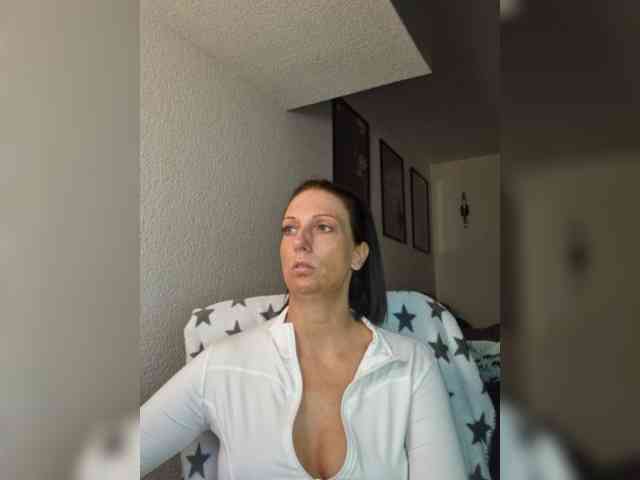 Model: Jasmin-Style