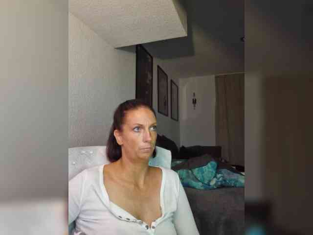 Model: Jasmin-Style
