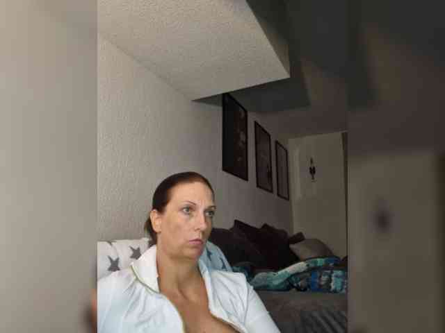 Model: Jasmin-Style