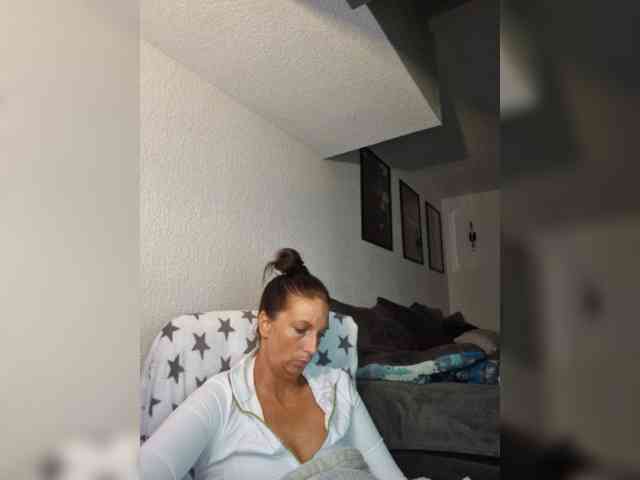 Model: Jasmin-Style