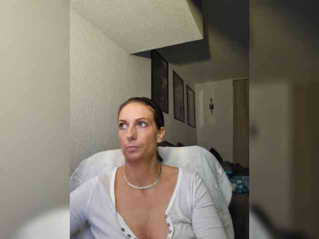 Jasmin-Style Live Webcam on BongaCams