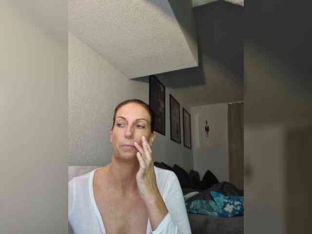 Model: Jasmin-Style