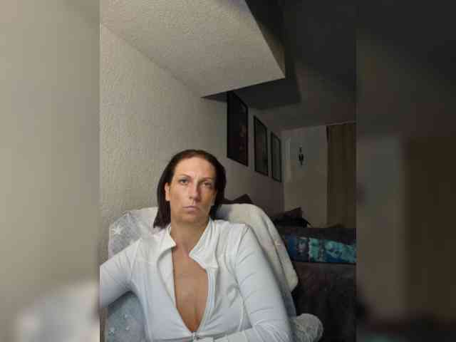 Model: Jasmin-Style