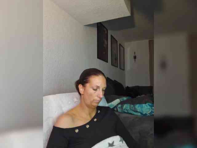 Model: Jasmin-Style