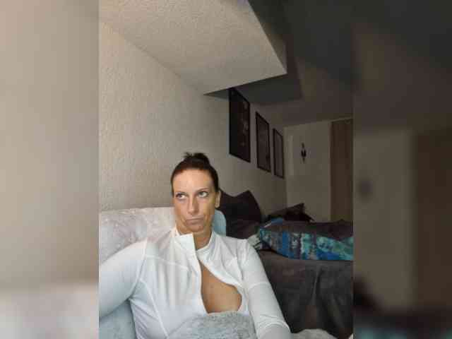 Model: Jasmin-Style