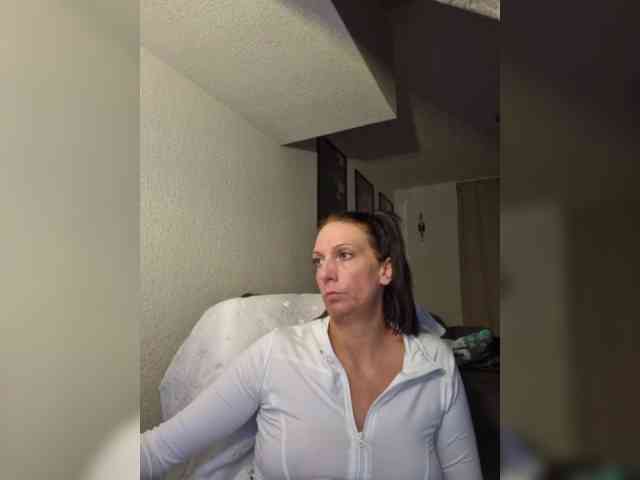 Model: Jasmin-Style