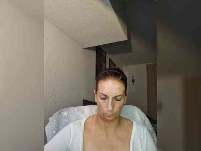 Model: Jasmin-Style