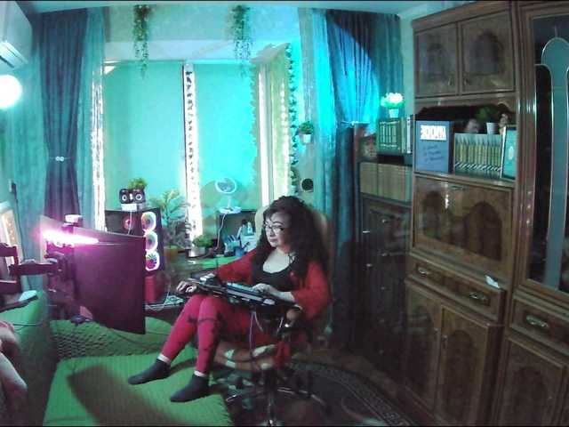 Chat with Infodar live cam