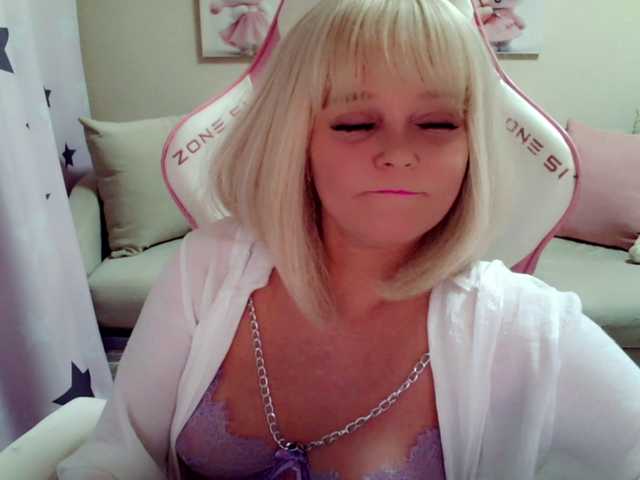 ChristieRoses Live Cam on BongaCams