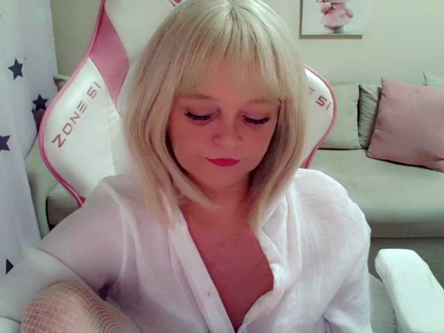 ChristieRoses live cam on BongaCams