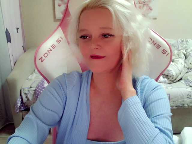ChristieRoses live cam on BongaCams