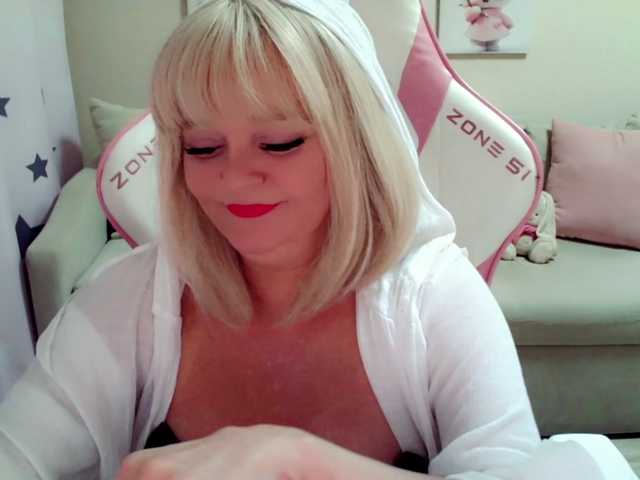ChristieRoses live webcam show