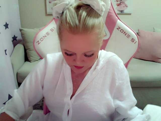 ChristieRoses live cam on BongaCams
