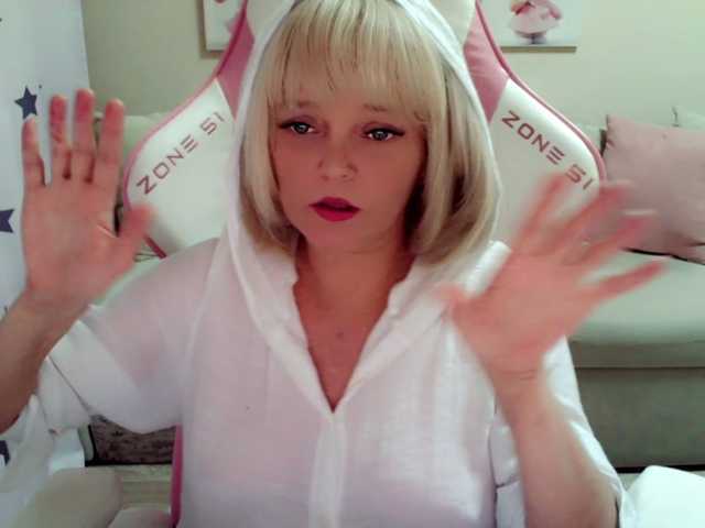 ChristieRoses live cam on UnifiedCams