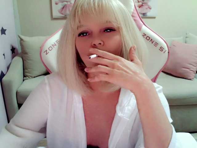 ChristieRoses live cam on BongaCams
