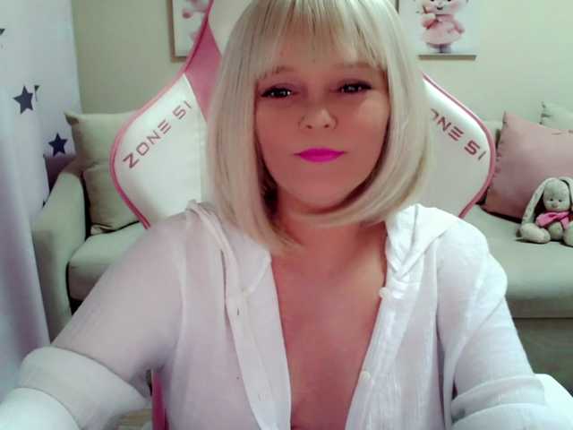 ChristieRoses live cam on BongaCams