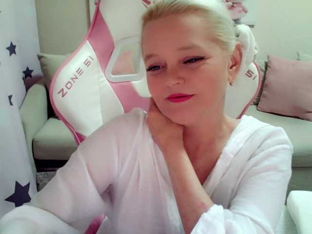 ChristieRoses live cam on BongaCams