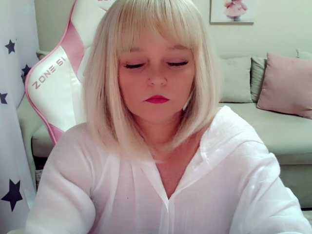 ChristieRoses live cam on BongaCams