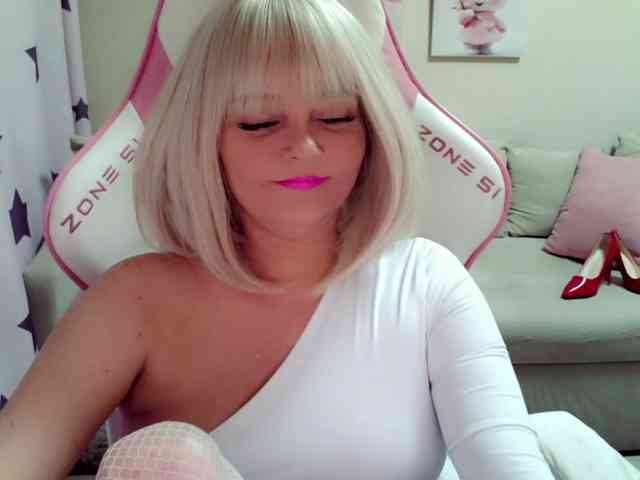 ChristieRoses webcam