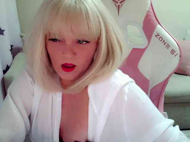 ChristieRoses webcam