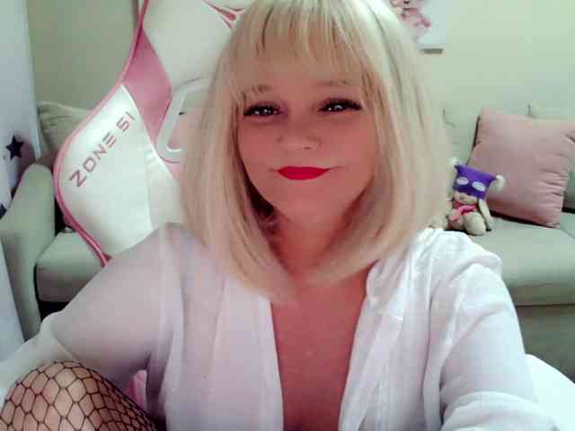 ChristieRoses webcam