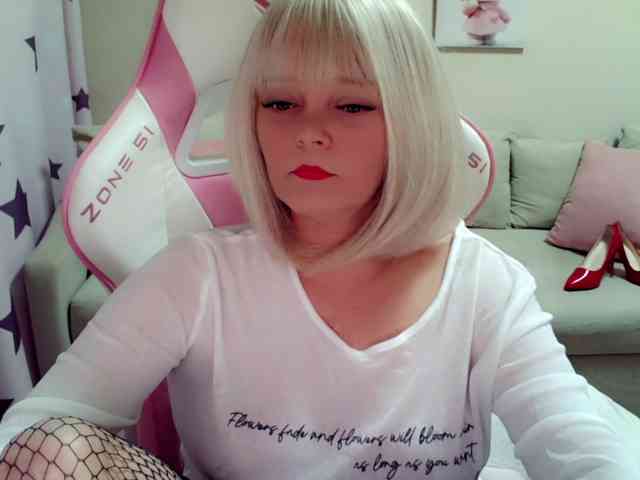 ChristieRoses webcam