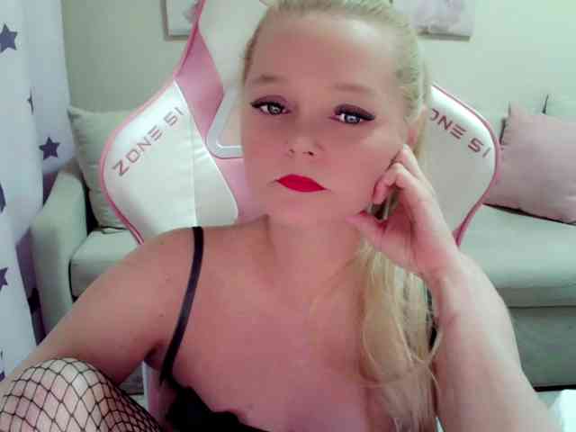 ChristieRoses webcam