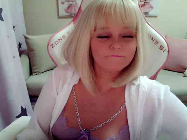 ChristieRoses webcam