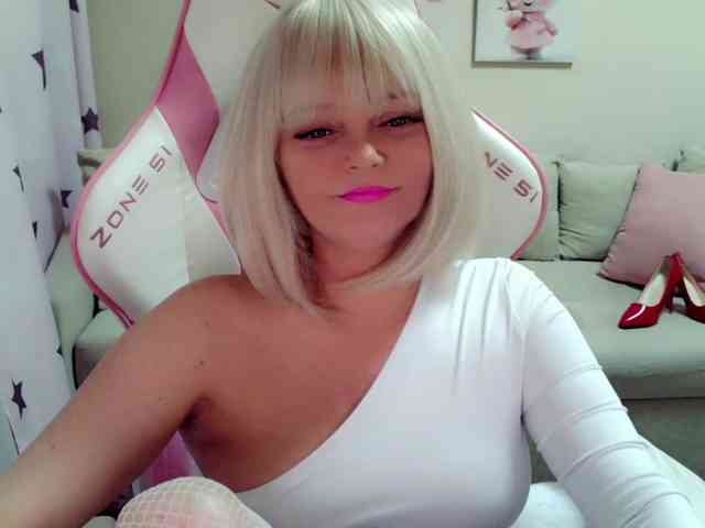 ChristieRoses webcam