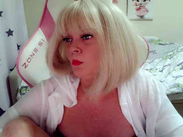 ChristieRoses webcam