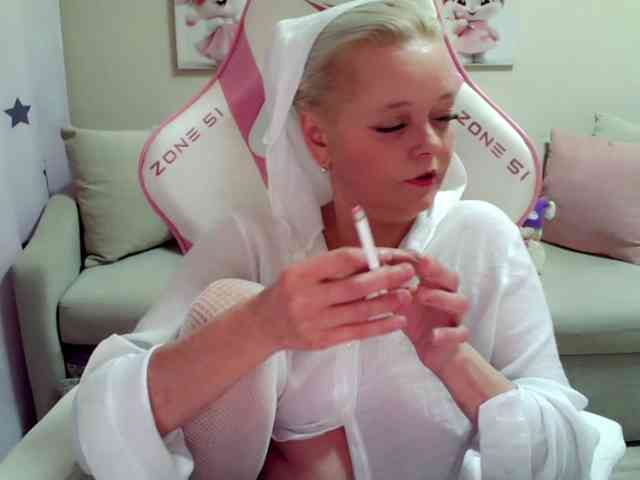 ChristieRoses webcam