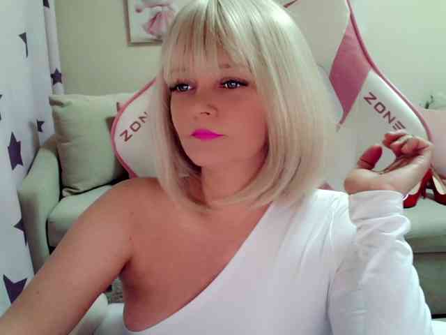 ChristieRoses webcam