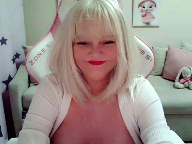 ChristieRoses webcam