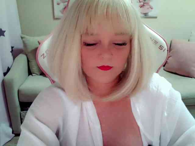 ChristieRoses webcam