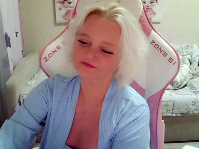 ChristieRoses webcam
