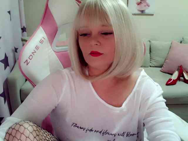 ChristieRoses webcam