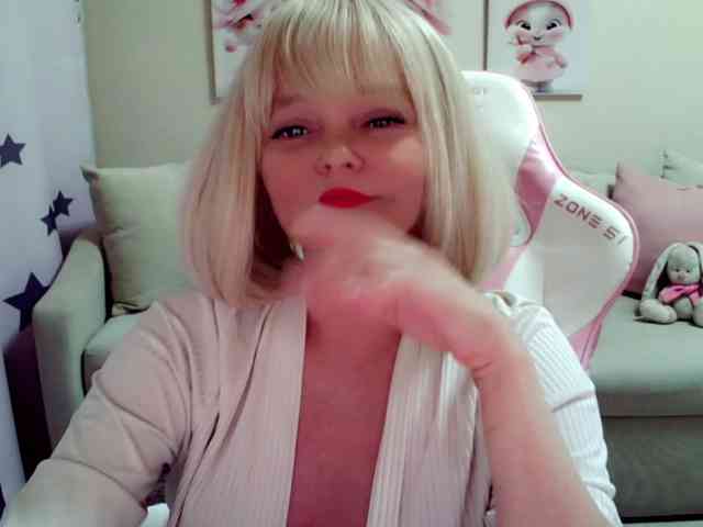ChristieRoses webcam